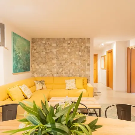 Castello With Jacuzzi & Priceless View By Rent Villa